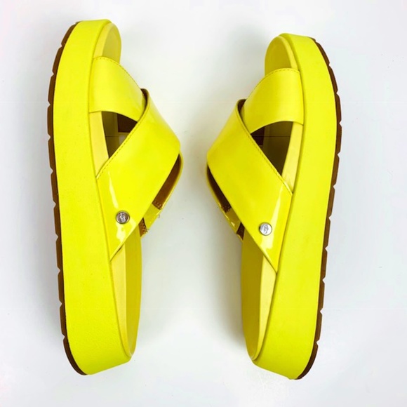 UGG Shoes - UGG SUMMER/BEACH/POOL SANDALS. SIZE 7.5. NEW.